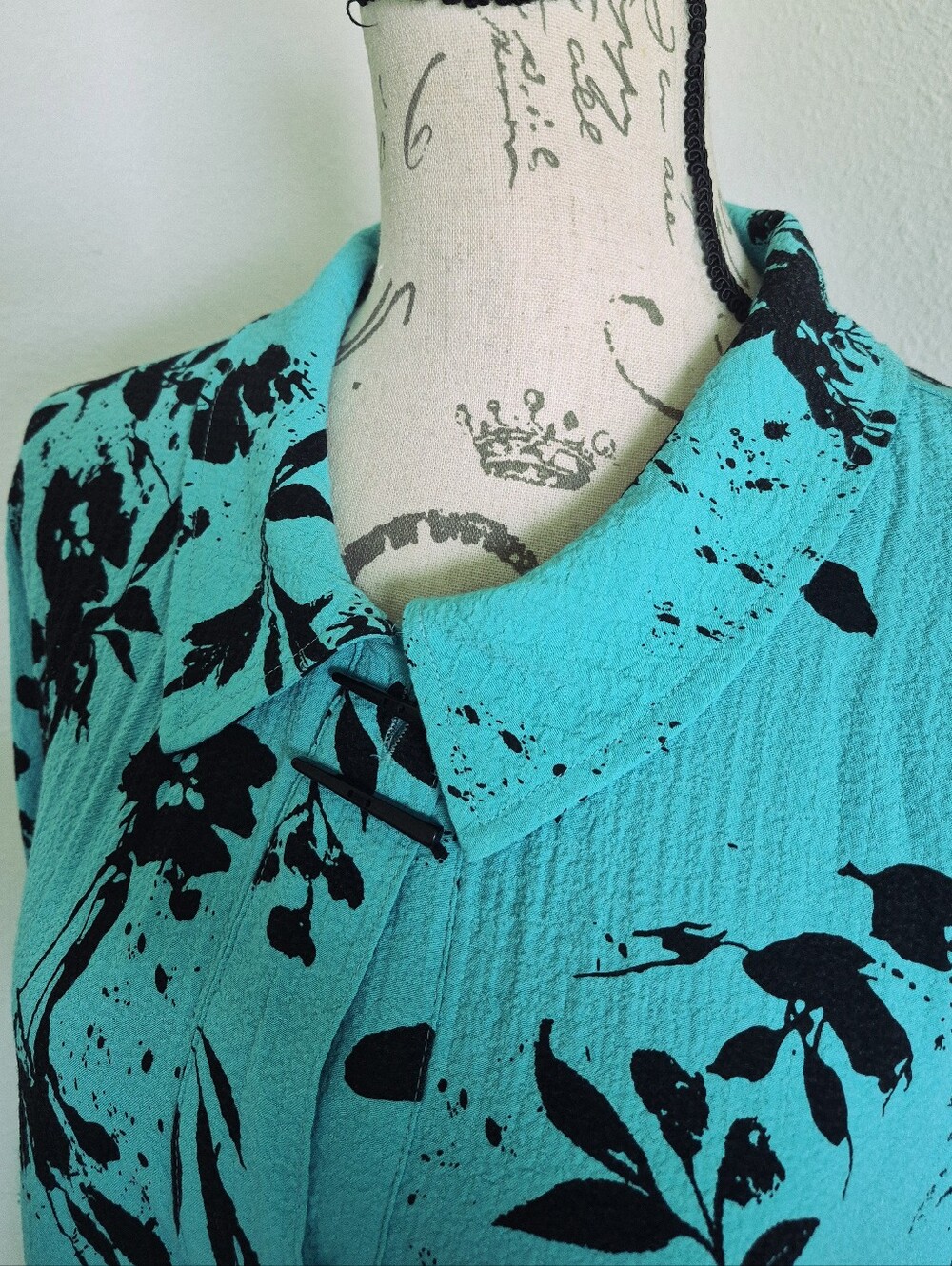 Ali Miles Floral green toggle button tunic Crinkle shirt size M Abstract artsy - Picture 9 of 16